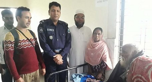 রাস্তায় ফেলে যাওয়া শতবর্ষী সেই পিতার দায়িত্ব নিলো সন্তানেরা