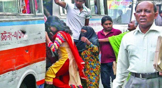 মেয়েদের পেছন থেকে কোমর বা নিতম্বের কাছাকাছি জামা কাটার নেপথ্যে