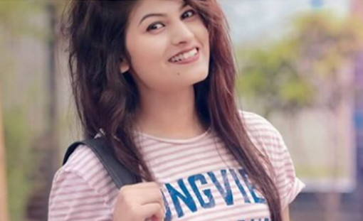 সিনেমার নায়িকা হচ্ছেন এভ্রিল