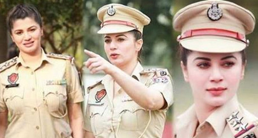 সোশ্যাল মিডিয়ায় ভাইরাল, কে এই অপরূপ সুন্দরী পুলিশ অফিসার!