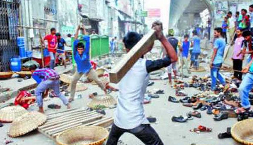 পাকিস্তানে পুলিশের সাথে মৌলবাদীদের রক্তাক্ত পরিস্থিতি