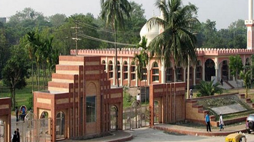 এবার জাবিতেই এক ছাত্রকে তিন ছাত্রীর নির্যাতন!