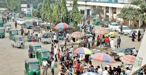 বিমানবন্দর রেলস্টেশনে: টাকায় কি না হয়!