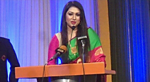 স্বামীর পুরষ্কার নিয়ে আবেগ আপ্লুত অপু বিশ্বাস যা বললেন। (ভিডিও)