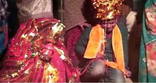 জোর করে বিয়ে দেয়ায় যুবকের কী কান্নাকাটি, দেখুন ভিডিওতে