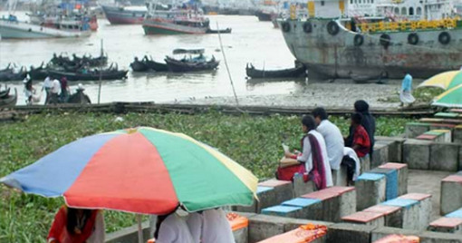 ক্লাস ফাঁকি দিয়ে নিরাপদে ঘুরছে শিক্ষার্থীরা, অসহায় অভিভাবকরা!