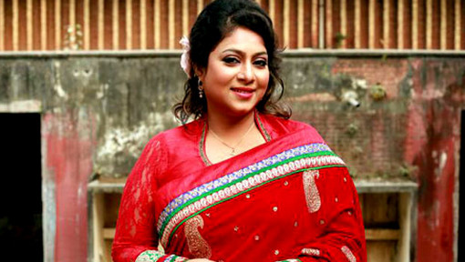 ‘৫০ পেরিয়েছেন নায়িকা শাবনূর’