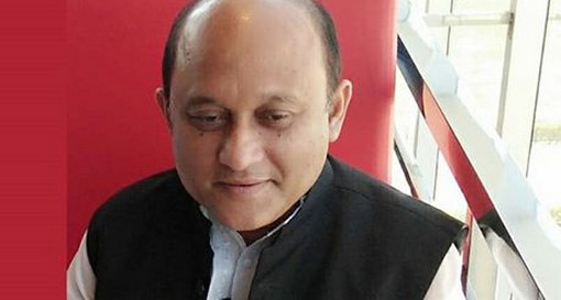নিজের শিক্ষককেই গলাধাক্কা দিয়ে লাঞ্ছিত করলেন সাংসদ সাইমুম