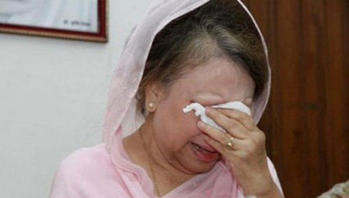 আদালতে হাউ মাউ করে কাঁদালেন খালেদা জিয়া