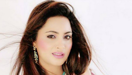 আরশি খানের অর্ধনগ্ন নাচের ভিডিও ভাইরাল...দেখুন ভিডিও