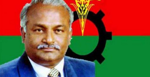 জুতা হারিয়ে যাওয়ায় তৈমূরকে নতুন স্যান্ডেল কিনে দিল পুলিশ!