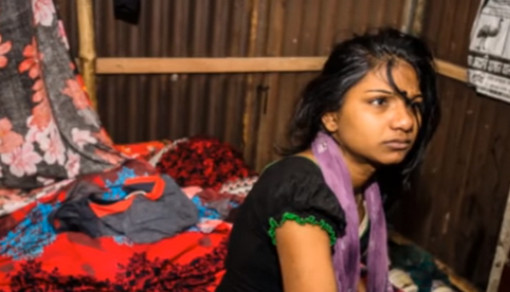ভাতিজিকে ঘরে ডেকে নিয়ে ধর্ষণ করল কাকা, ফেসবুকে ভিডিও ভাইরাল... দেখুন ভিডিও।।