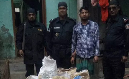 ফরিদপুরে ৫০০ কেজি নিষিদ্ধ পলিথিন জব্দ করেছে র‍্যাব