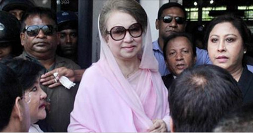 এইমাত্র পাওয়াঃ খালেদা জিয়ার সামনেই আদালতে হট্টগোল ১৫ মিনিট কার্যক্রম স্থগিত