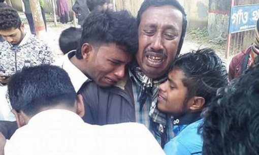 ৫৩ শিক্ষার্থীর জীবনকে অনিশ্চয়তার মুখে ফেলে পালালেন শিক্ষক!
