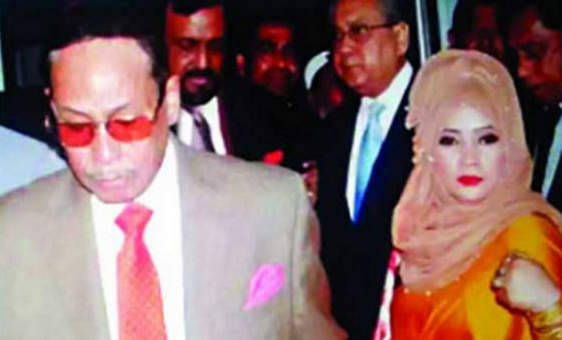 শিউলীকে দেখেই চমকে উঠলেন এরশাদ!