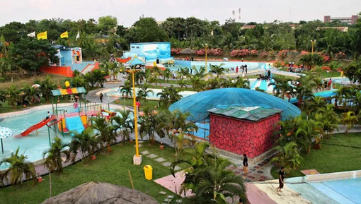 ঢাকায় চলছে ৫০ টাকায় চুম্বন, ২০০ টাকায় স্তনে হাত, ৫০০ টাকায় ...।। (ভিডিওসহ)