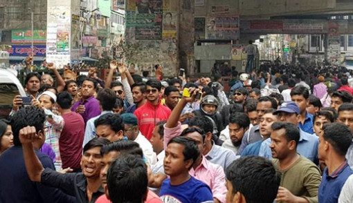 এই মাত্র পাওয়া:খালেদার গাড়ি বহরের সামনে পুলিশ-ছাত্রদল ধাওয়া-পাল্টা ধাওয়া