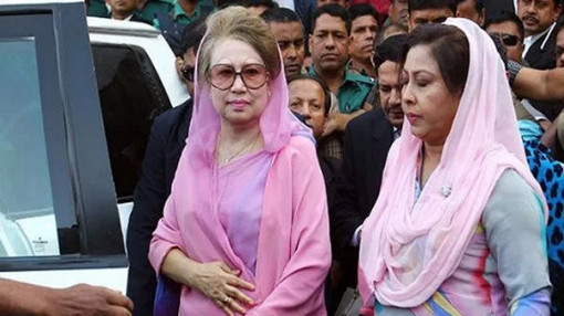 চোখ বুঁজে রায় শোনেন খালেদা, আদালতে পড়েন নামাজ