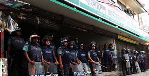 বিএনপির বিক্ষোভ, পল্টনে ধাওয়া-পাল্টা ধাওয়া