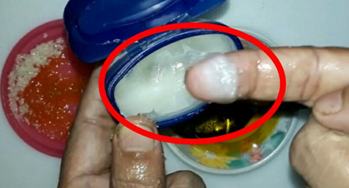 মাত্র ১০ টাকার এই জিনিস পুরুষাঙ্গের মাথায় মেখে সহবাস করুন টানা ১ ঘন্টা, ভিডিও দেখে শিখে নিন কি- কিভাবে...