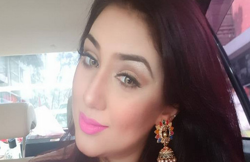 কার জন্য খোলা চুলে অপুর এই উষ্ণ সেলফি? দেখুন ছবিতে