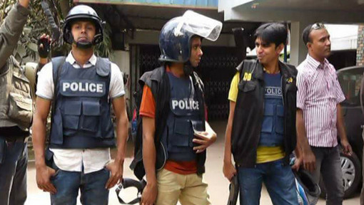 বিএনপি নেতার বাসভবন ঘিরে রেখেছে পুলিশ