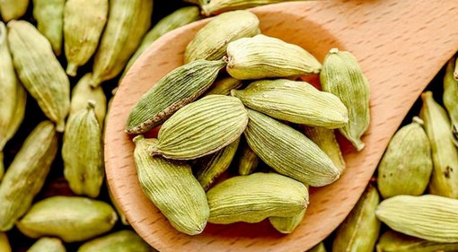 প্রতিদিন মাত্র ১ টি এলাচ খাওয়ার উপকারিতা