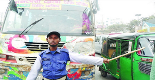 কথা বলতে না পারা খোকন এখন টোকাই থেকে ‘ট্রাফিক পুলিশ’