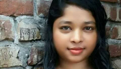 আমি ছোট ছিলাম তারপরও সে জোড় করে ভিতরে দিতেই…..