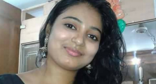 আপনি কি আপনার স্ত্রীর গোপনাঙ্গে মুখ দেন, স্ত্রীর গোপনাঙ্গে মুখ দেওয়া বিষয়ে কিছু তথ্য জেনে নিন (লজ্জা নয় জানতে হবে)