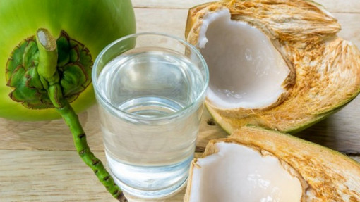 জেনে নিন ডাবের পানির অবাক করা উপকারিতার কথা।