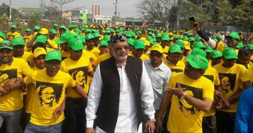 প্রধানমন্ত্রীর জনসভায় যোগ দিতে মাদ্রাসা মাঠের দিকে জনতার ঢল