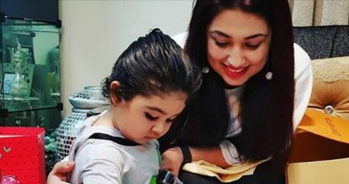 সংসার ভাঙার দিনে ছেলেকে সাথে নিয়ে কী বার্তা দিলেন অপু বিশ্বাস