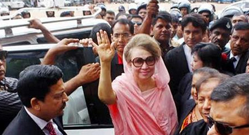 খালেদা জিয়াকে নিয়ে খেলছেন আইনজীবীরা?