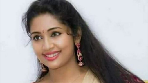 রাতের কোন সময় মেয়েরা মিলনের জন্য পাগল হয়ে যায় ? দেখুন ভিডিওটি