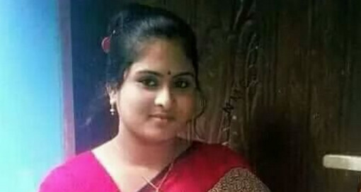 আমার বিয়ে হয় ক্লাস নাইনে স্বামীর বয়স ২৮।। আমি খুব ছোট, স্বামী প্রতি রাতে জোর করে আমাকে...। দেখুন ভিদিও সহ