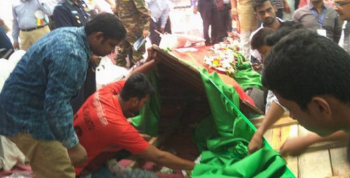 মঞ্চ ভেঙে পড়লেন মেয়র খোকন