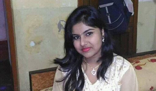 বাসর রাতে আমার প্রচুর ব্লিডিং হচ্ছিল, সে বলল আমি নাকি কুমারী ছিলাম...তবে?? দেখুন (ভিডিও সহ)