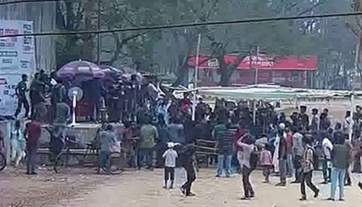 সিসি ক্যামেরায় জাফর ইকবালের ওপর হামলার মুহূর্ত। (ভিডিও সহ)