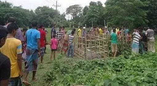 কবরের ভেতরে অদ্ভুত শব্দ, কবর খুড়ে আতঙ্কে গ্রামবাসী!! তারপর যা ঘটলো... দেখুন ভিডিও সহ