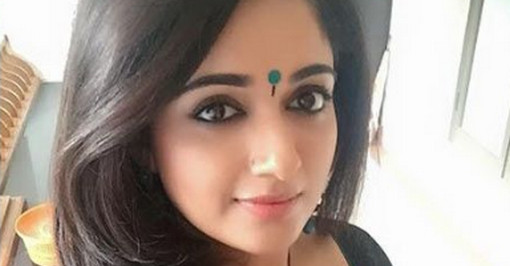 অনেকে ভাবেন তার পুরুষাঙ্গ ছোট। তাই ছোট পুরুষাঙ্গ দিয়েও স্ত্রীকে চরম তৃপ্তি দেওয়ার সেরা কৌশল।। দেখুন ভিডিও সহ