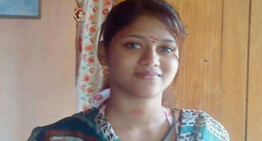 ভালোবাসা দিবসে , টাকার জন্য কি না করলো।ছিঃ ছিঃ (দেখুন ভিডিও)