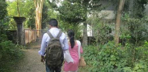 দেখুন রাজধানী পার্কে দুই বন্ধু স্কুল ফাকি দিয়ে কি করে বাড়াচ্ছে বান্ধবি নিয়ে, শেয়ার করে সচেতন করুন! (ভিডিও)