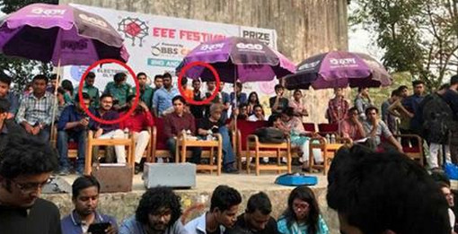 এইমাত্র পাওয়াঃ ফোন নিয়ে ব্যস্ত থাকা সেই দুই পুলিশ সদস্যকে প্রত্যাহার