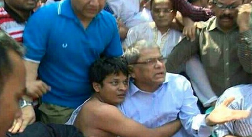 ফখরুলকে জড়িয়ে ধরে রেখেও শেষ রক্ষা হলো না ছাত্রদল সভাপতির!