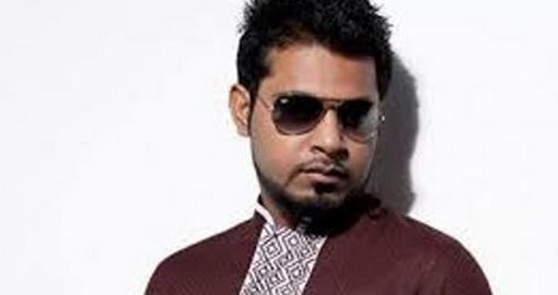 যে একটি কারনে গান ছাড়লেন রুমি