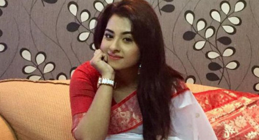 অপু বিশ্বাস কে বেহায়া বলে আকি করলেন বুবলী