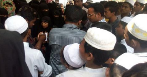 প্যান্ট পরে মাদ্রাসায় আসায় মারধর, প্রতিবাদ করায় ৩০ শিক্ষার্থীকে জুতাপেটা