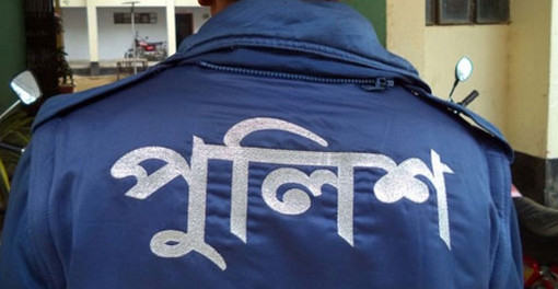 ৮ মাসের অন্তঃসত্ত্বার পেটে পুলিশের লাথি